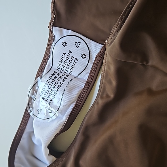 Bathing suit - Picture 3 of 6